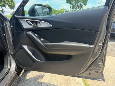 Used 2017 MAZDA MAZDA3 Sport w/ Preferred Equipment Package FWD image 19