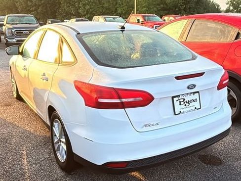 Used 2018 Ford Focus SE FWD image 4