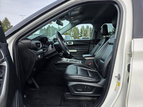 Certified 2022 Ford Explorer XLT w/ Equipment Group 202A image 21