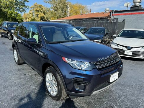 Used 2017 Land Rover Discovery Sport SE image 4