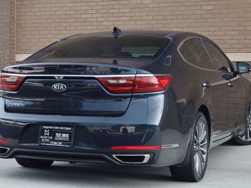 Used 2017 Kia Cadenza Premium FWD image 9