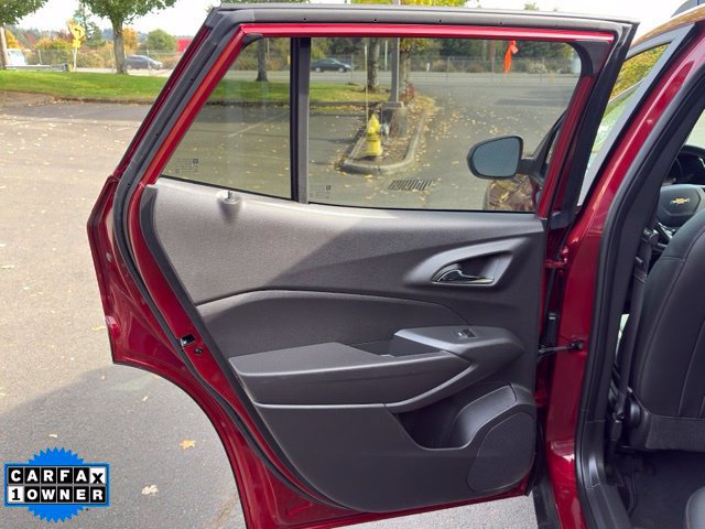 Used 2025 Chevrolet Trax LT w/ LT Convenience Package FWD image 11