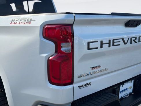 Used 2023 Chevrolet Silverado 1500 LT Trail Boss w/ LT Trail Boss Premium Package AWD/4WD image 11