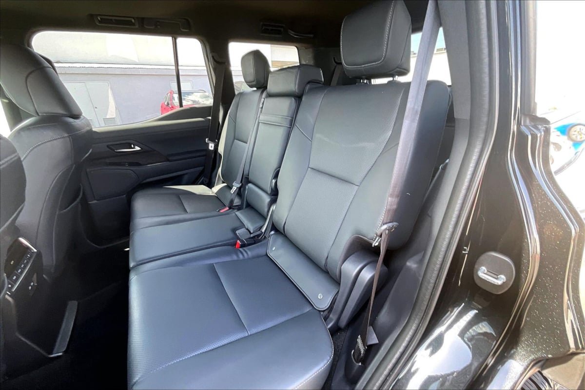 Used 2024 Lexus GX 550 w/ Accessory Package (Z1) AWD/4WD image 24