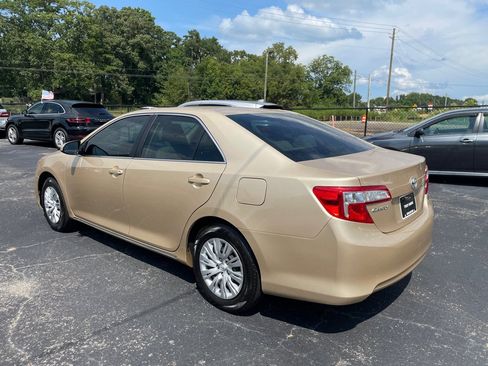Used 2012 Toyota Camry LE FWD image 4