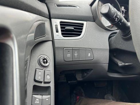 Used 2013 Hyundai Elantra GLS w/ Preferred Pkg image 35