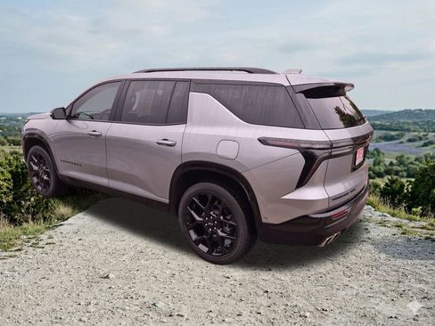 Used 2024 Chevrolet Traverse RS image 8