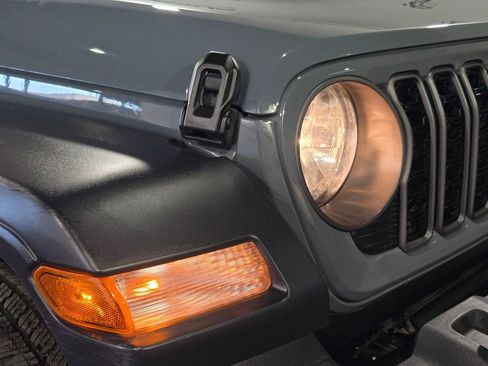 Used 2024 Jeep Wrangler Sport S image 5