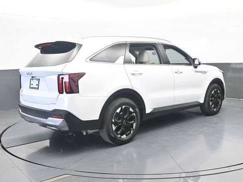 Used 2024 Kia Sorento S w/ Panoramic Sunroof Package FWD image 6