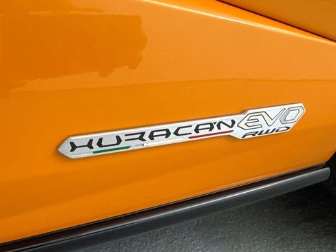 Used 2020 Lamborghini Huracan EVO RWD image 25