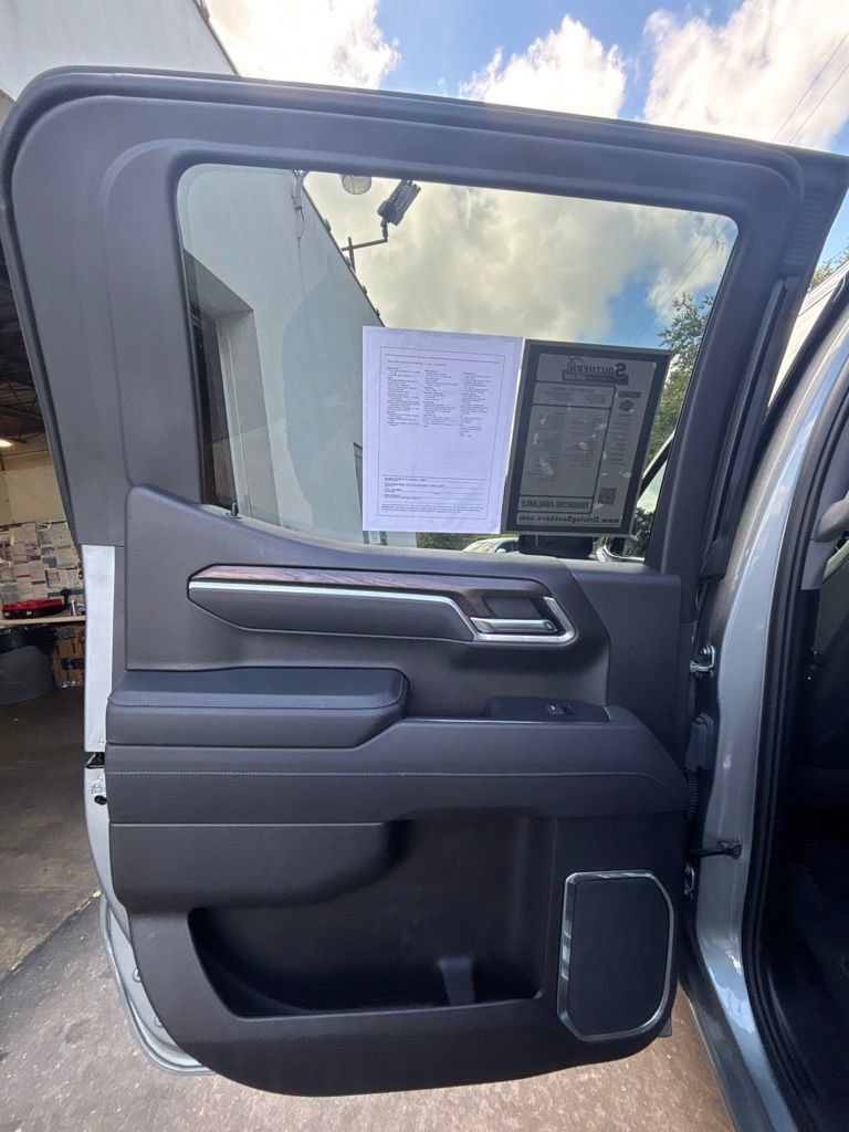 Used 2025 GMC Sierra 1500 SLT RWD image 16