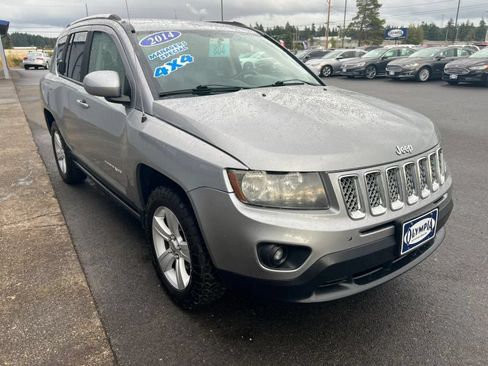 Used 2014 Jeep Compass Latitude AWD/4WD image 5