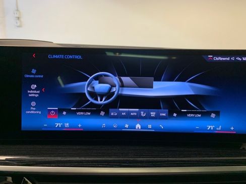 Used 2024 BMW X7 M60i AWD/4WD image 33