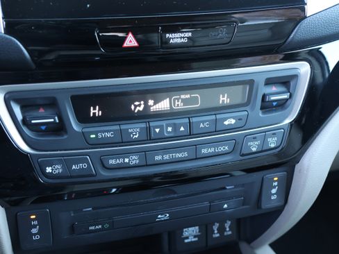 Used 2017 Honda Pilot Touring image 30