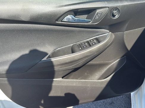 Used 2017 Chevrolet Cruze LT w/ Convenience Package FWD image 9