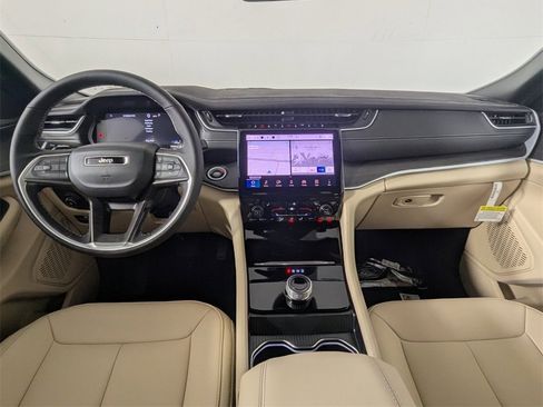 New 2025 Jeep Grand Cherokee Limited image 14