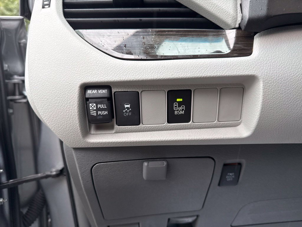 Used 2017 Toyota Sienna AWD image 14