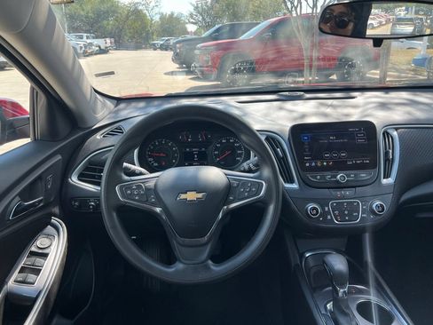 Used 2025 Chevrolet Malibu LT FWD image 15