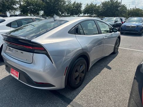 Used 2025 Toyota Prius LE FWD image 4