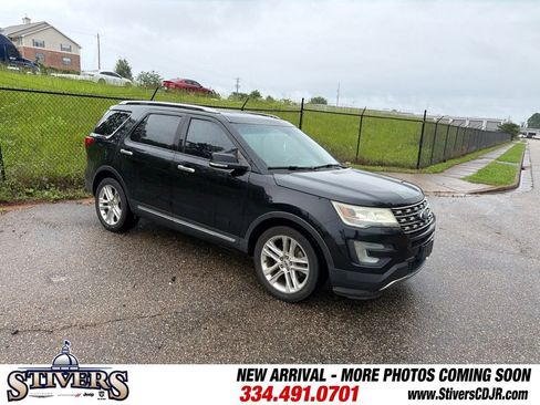 Used 2016 Ford Explorer XLT w/ Equipment Group 202A FWD image 5