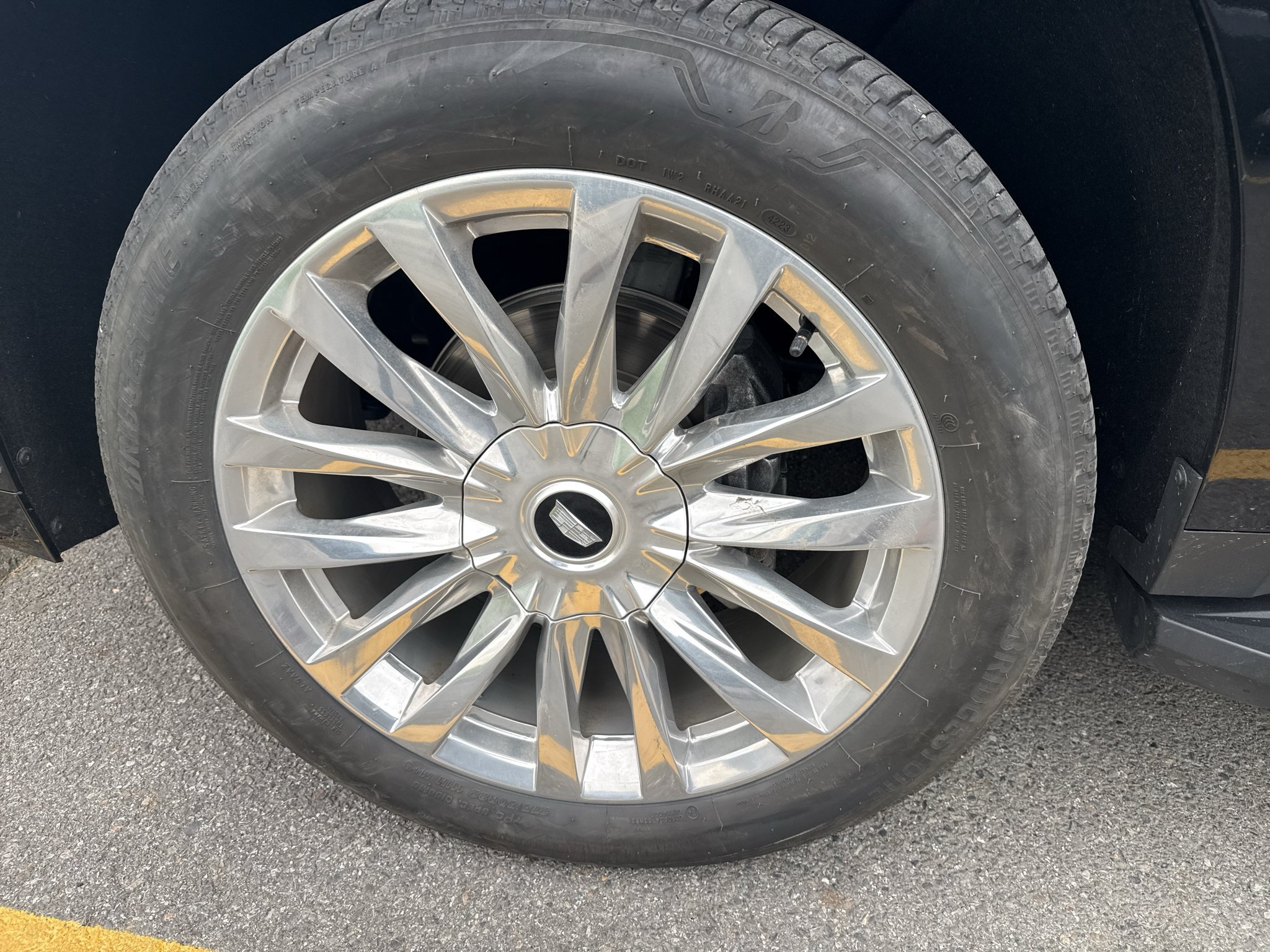 Used 2024 Cadillac Escalade Premium Luxury AWD/4WD image 6