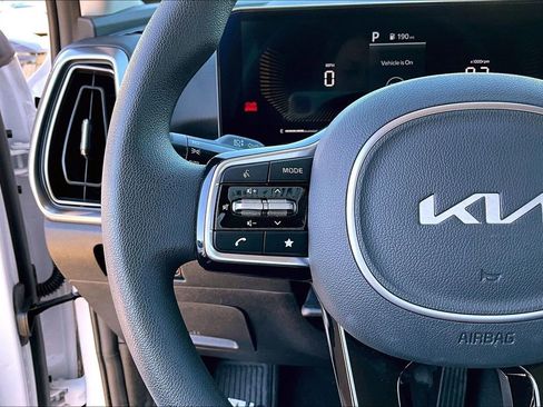 Used 2025 Kia Sorento LX image 24