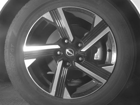 Used 2025 Nissan Sentra SV FWD image 16