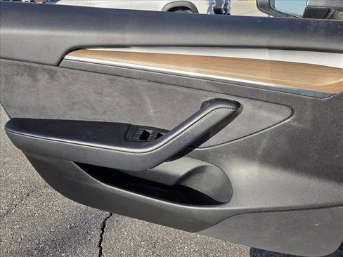 Used 2021 Tesla Model 3 Standard Range Plus image 7