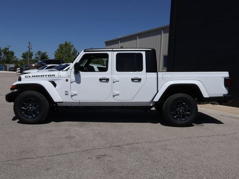 New 2026 Jeep Gladiator Sport AWD/4WD image 2
