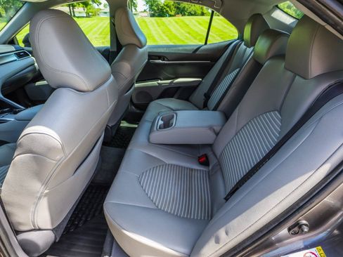 Used 2018 Toyota Camry SE FWD image 36