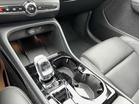 Certified 2025 Volvo XC40 B5 Ultra w/ Protection Package image 22