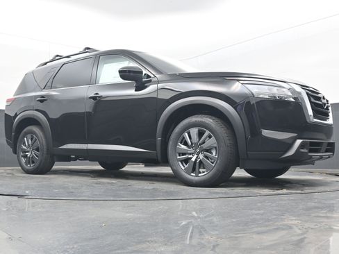 New 2025 Nissan Pathfinder SV w/ SV Premium Package image 24