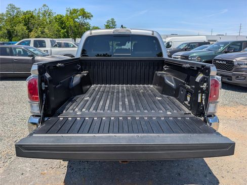 Used 2023 Toyota Tacoma TRD Off-Road AWD/4WD image 12