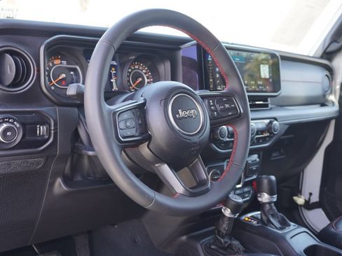 Used 2024 Jeep Wrangler Unlimited Rubicon AWD/4WD image 12