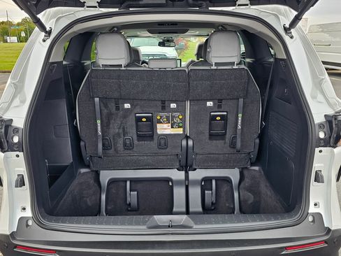Used 2025 Toyota Sienna XLE image 35