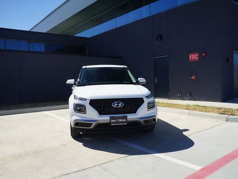 New 2026 Hyundai Venue SE image 2