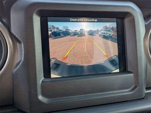 Certified 2022 Jeep Gladiator Sport image 22