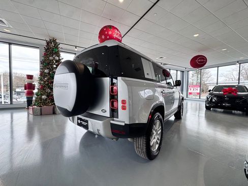 Used 2023 Land Rover Defender 110 S image 5