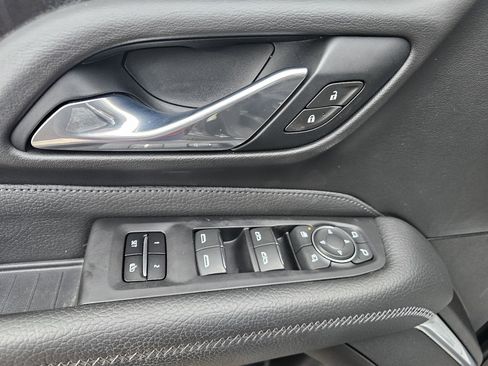 Used 2021 GMC Yukon Denali w/ Denali Premium Package image 14