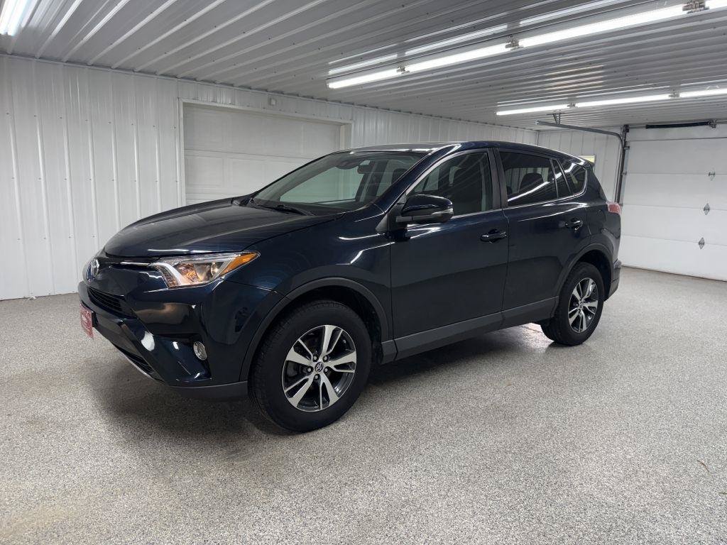 Used 2018 Toyota RAV4 XLE AWD/4WD image 3