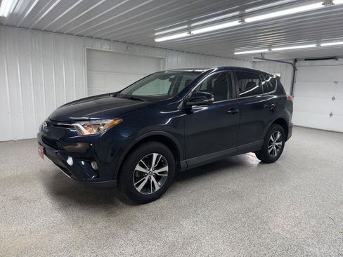 Used 2018 Toyota RAV4 XLE AWD/4WD image 3