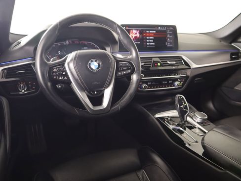 Used 2022 BMW 530i xDrive w/ Premium Package image 2