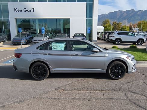 New 2025 Volkswagen Jetta SE image 2