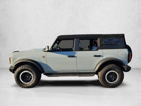 Used 2023 Ford Bronco Badlands w/ Sasquatch Package image 9