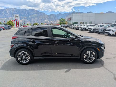 Used 2023 Hyundai Kona Limited FWD image 2