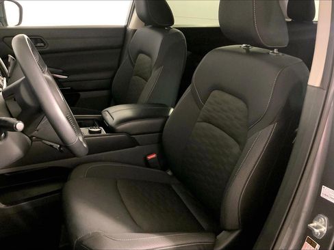 Used 2025 Nissan Pathfinder SV AWD/4WD image 22