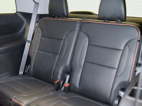 Used 2023 GMC Acadia AT4 image 8
