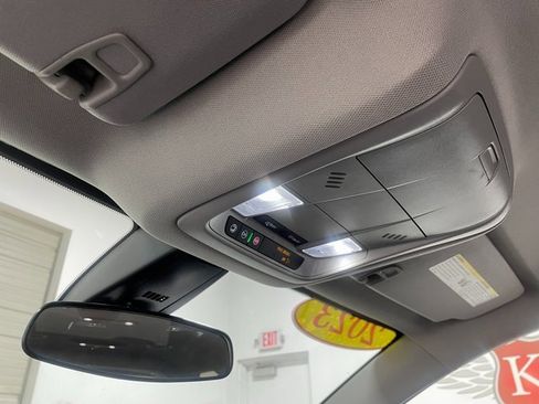 Used 2023 GMC Acadia SLE w/ Driver Convenience Package image 18