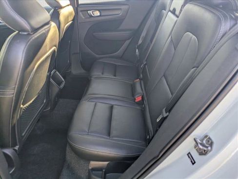 Used 2019 Volvo XC40 T5 Momentum AWD/4WD image 16