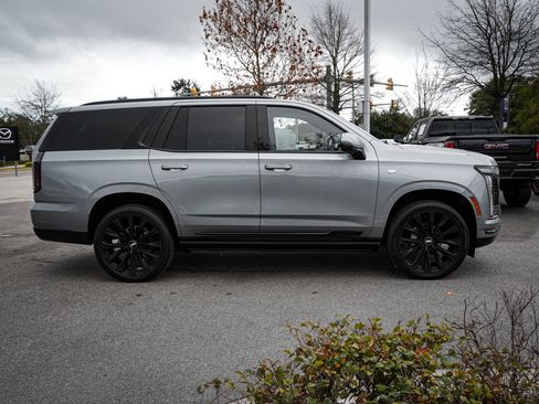 Used 2025 Cadillac Escalade Sport Platinum w/ LPO, ONYX Package image 11